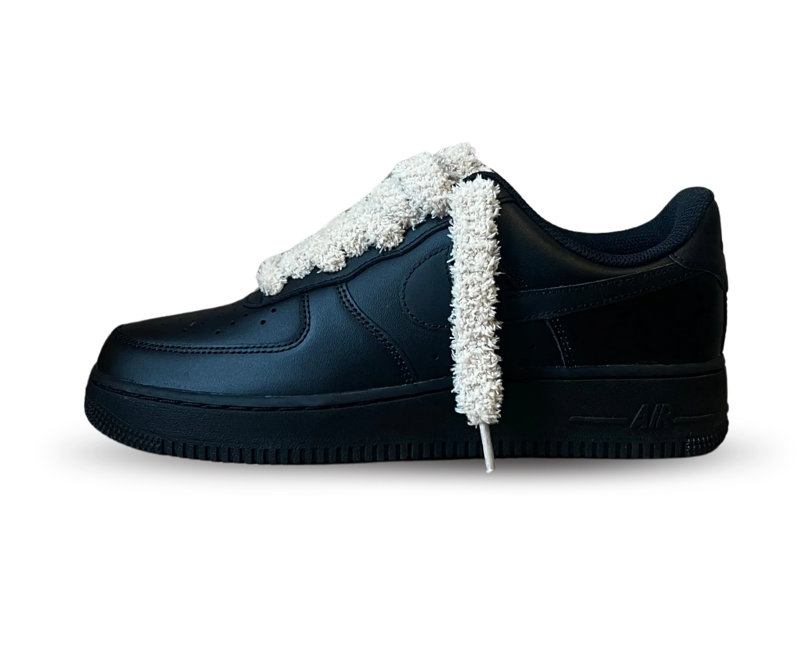 NIKE AIR FORCE 1 LOW ‘07 BLACK / FLUFFY BEIGE LACE