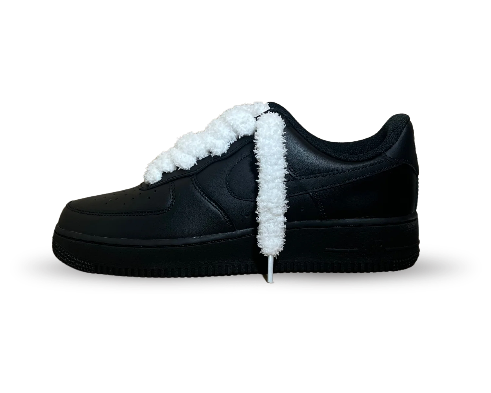 NIKE AIR FORCE 1 LOW ‘07 BLACK / FLUFFY WHITE LACE